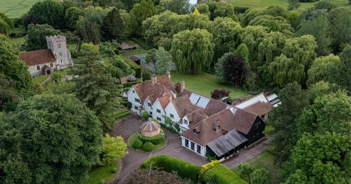 Gallery: Sir Michael Caine’s former South Oxfordshire home on sale with Savills