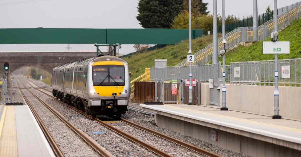 First test train runs between Oxford and Milton Keynes