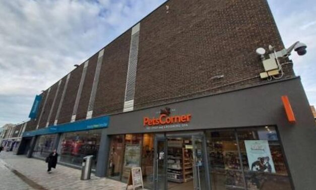 Council puts town centre retail site up for sale
