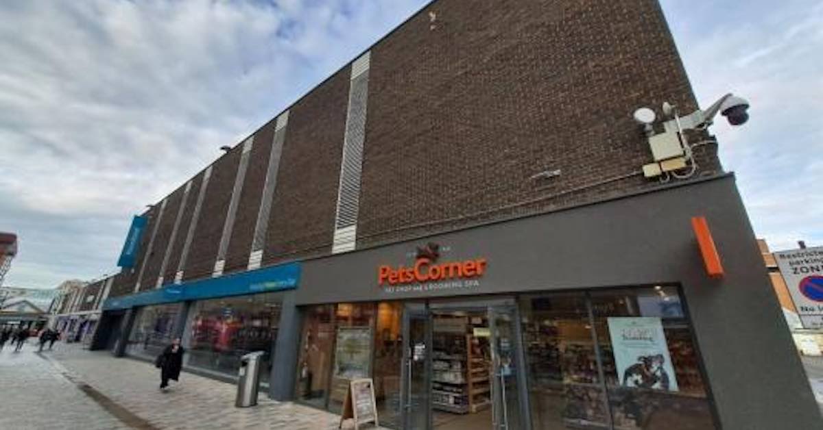 Council puts town centre retail site up for sale