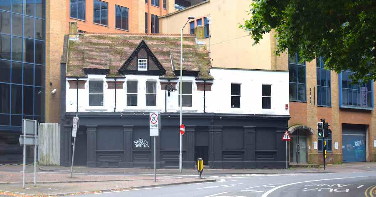 Council pressures developer to paint empty pub